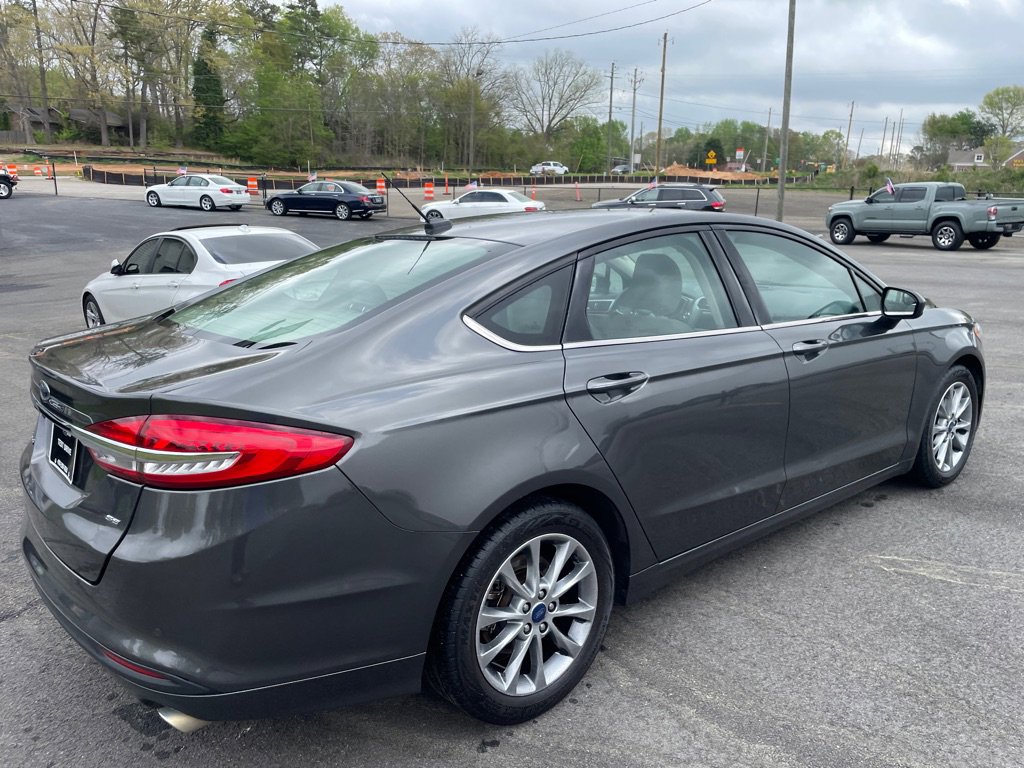 Used 2017 Ford Fusion SE w/ Fusion SE Technology Package image 6