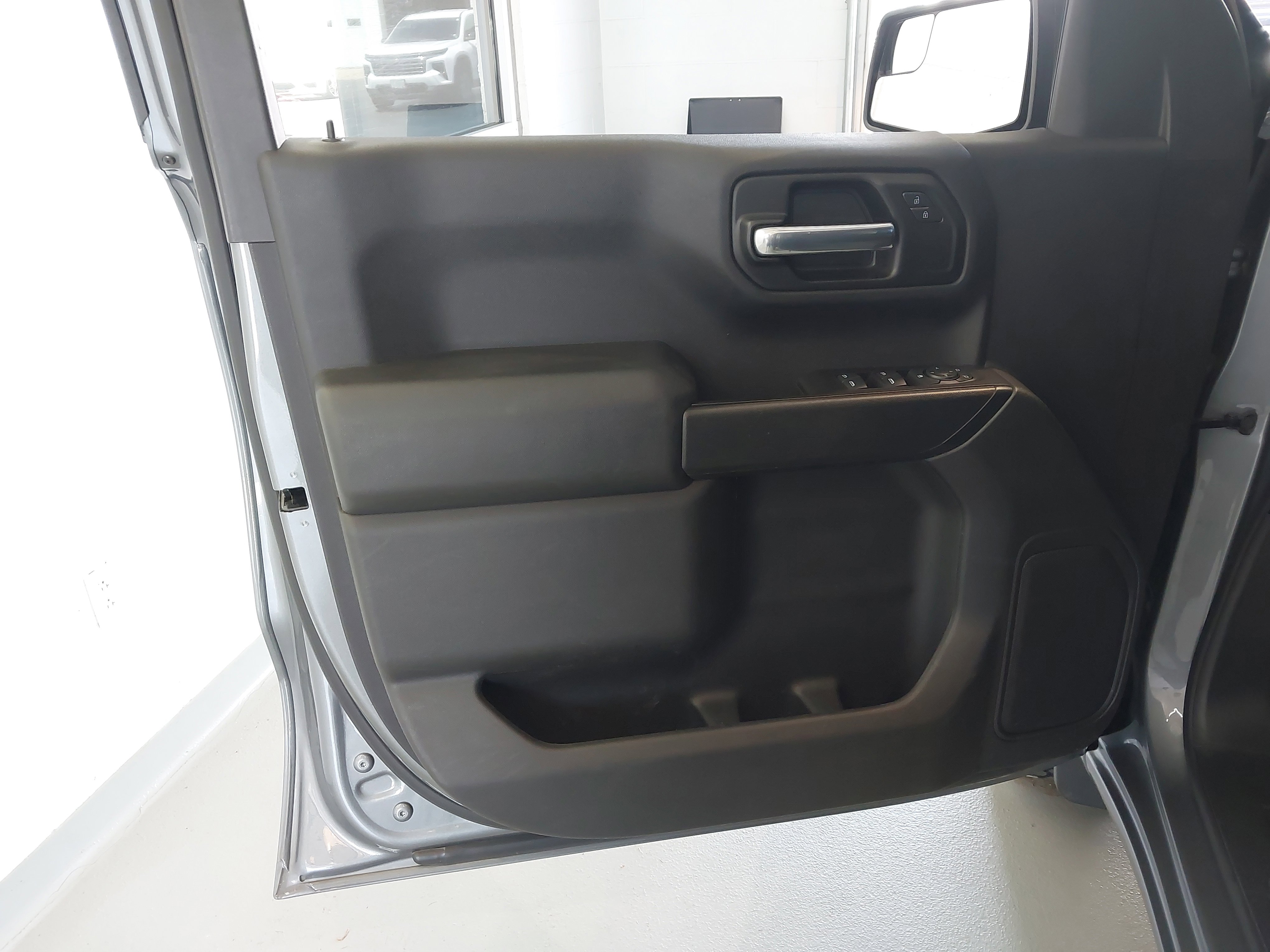 Used 2020 Chevrolet Silverado 1500 Custom w/ Custom Convenience Package AWD/4WD image 25