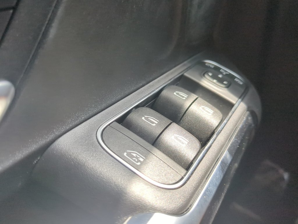 Used 2024 Mercedes-Benz GLB 35 AMG 4MATIC image 11