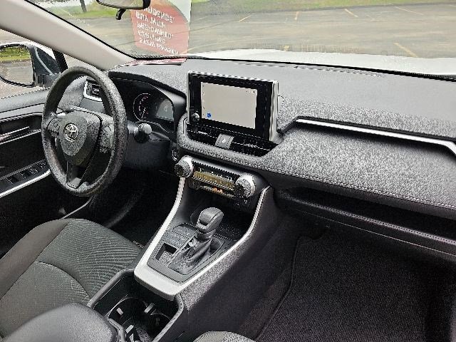 Used 2023 Toyota RAV4 XLE AWD/4WD image 13