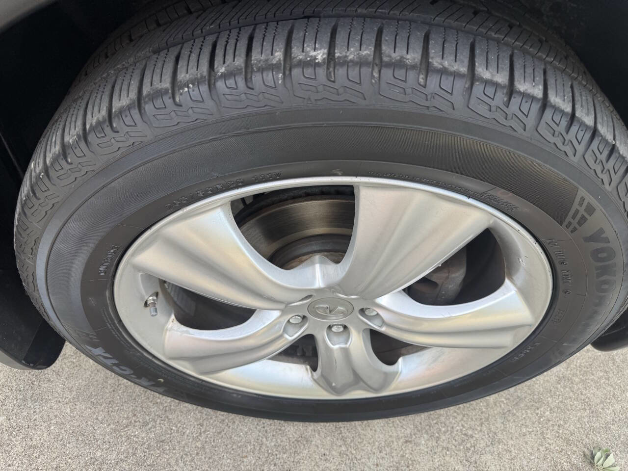 Used 2010 INFINITI FX35 AWD w/ Navigation Pkg image 31
