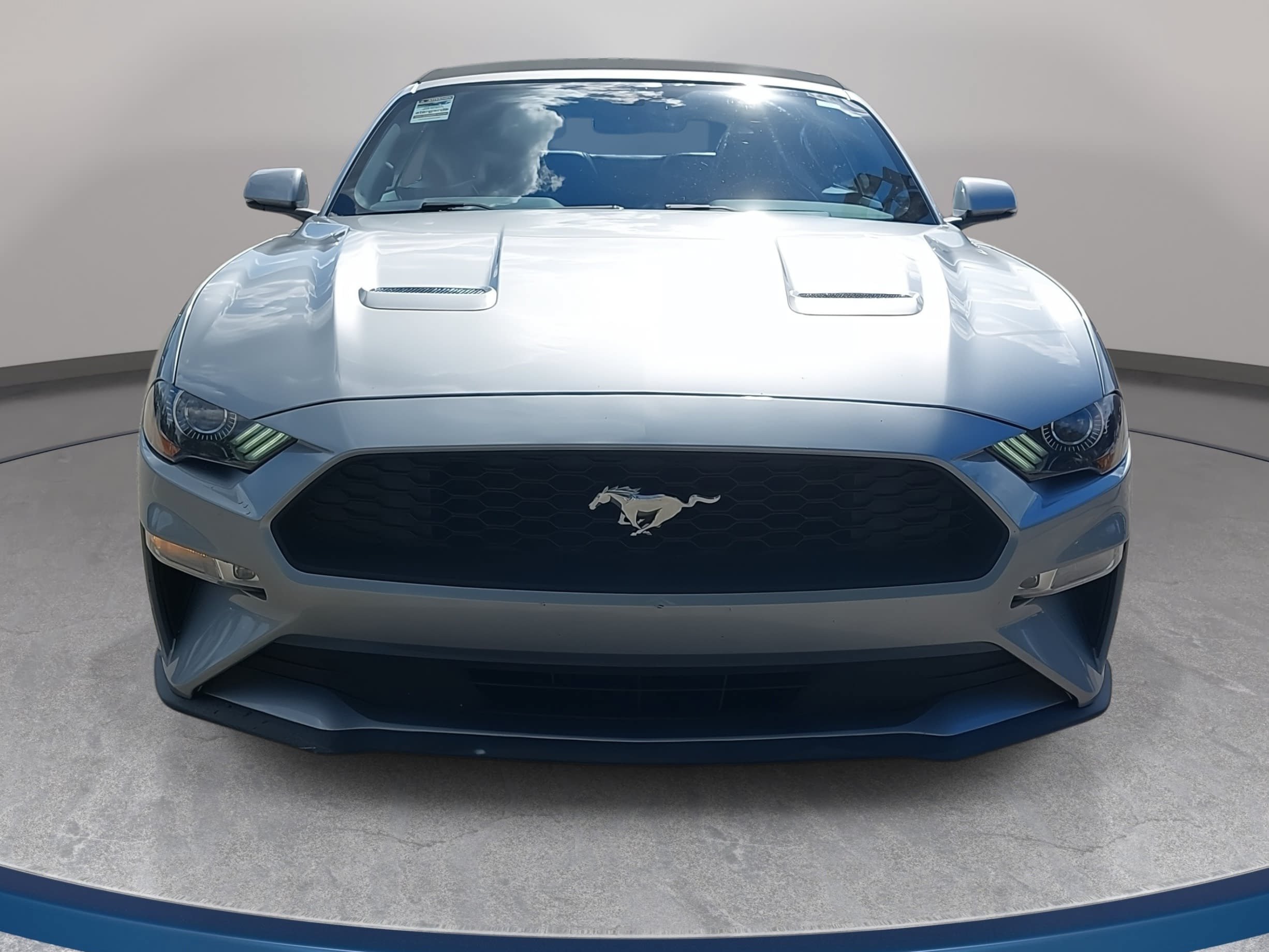 Used 2020 Ford Mustang Premium RWD image 2
