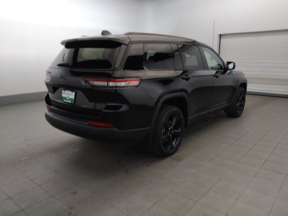 Used 2023 Jeep Grand Cherokee L Laredo RWD image 9