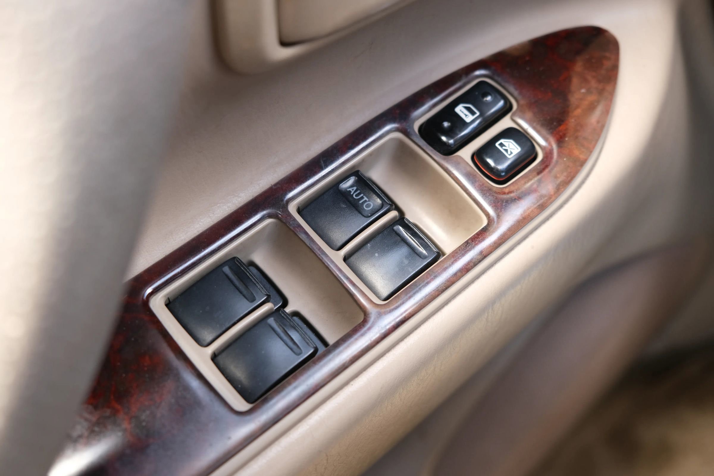 Used 2000 Toyota Land Cruiser AWD/4WD image 42