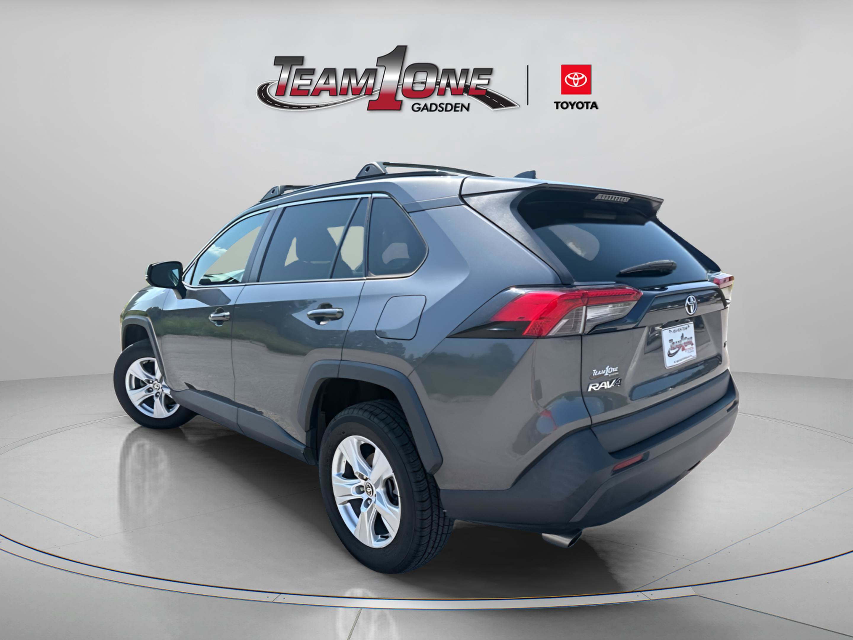 Used 2021 Toyota RAV4 XLE w/ Convenience Package FWD image 5