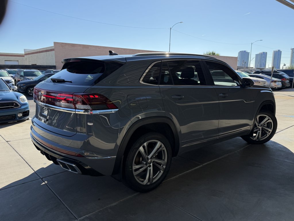 Used 2024 Volkswagen Atlas Cross Sport SEL R-Line w/ Adventure Package AWD/4WD image 4
