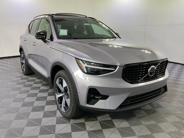 New 2026 Volvo XC40 B5 Plus w/ Protection Package Premier video 3
