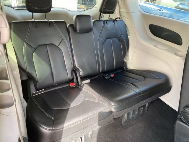 Used 2024 Chrysler Pacifica Touring-L FWD image 30