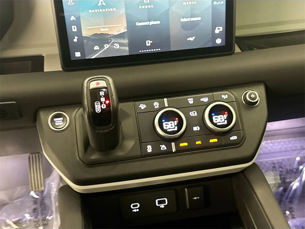 Used 2022 Land Rover Defender 110 S image 16