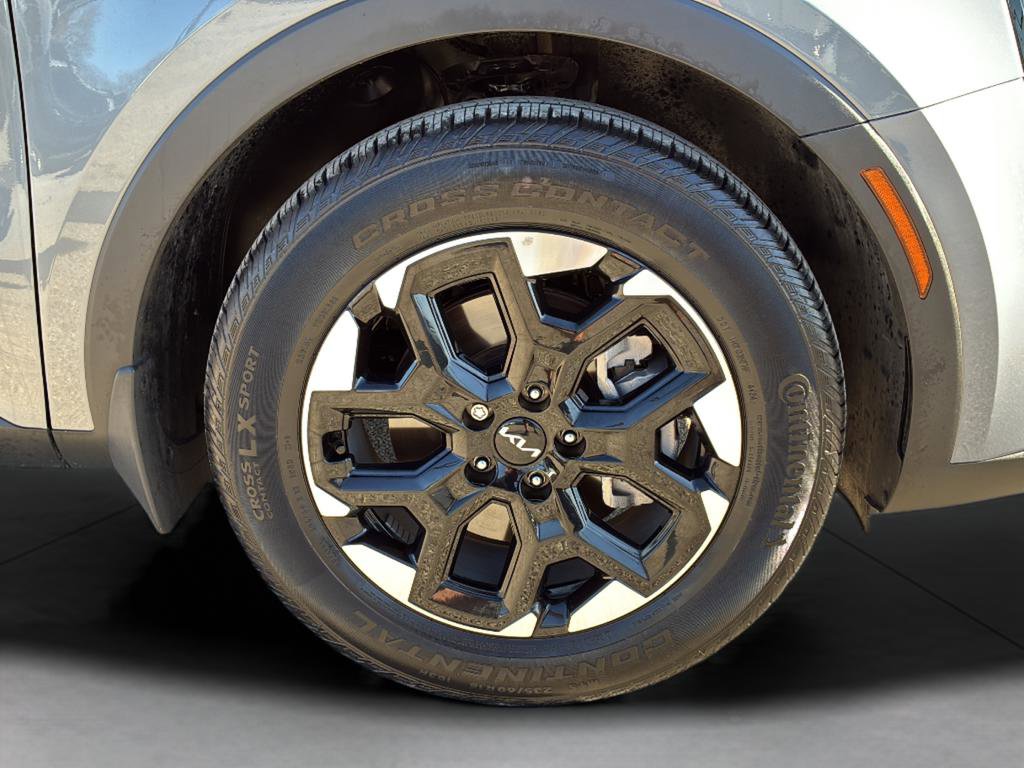 Certified 2025 Kia Sorento S w/ Panoramic Sunroof Package image 32