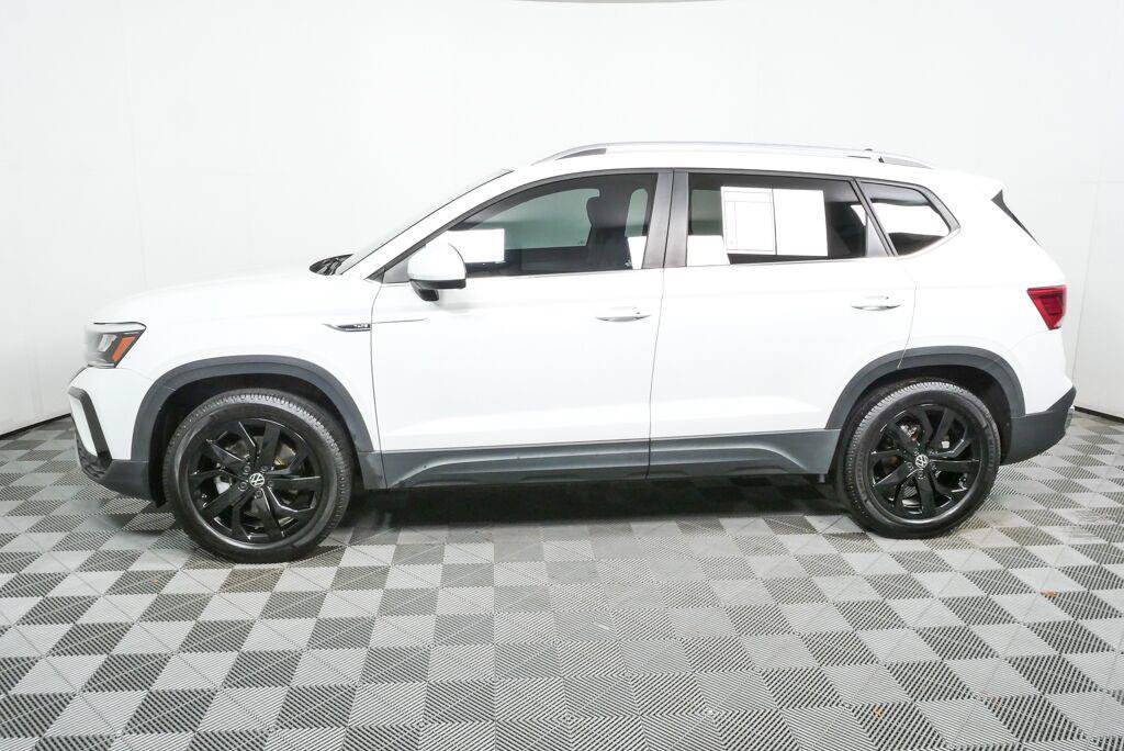 Certified 2022 Volkswagen Taos SE FWD image 28