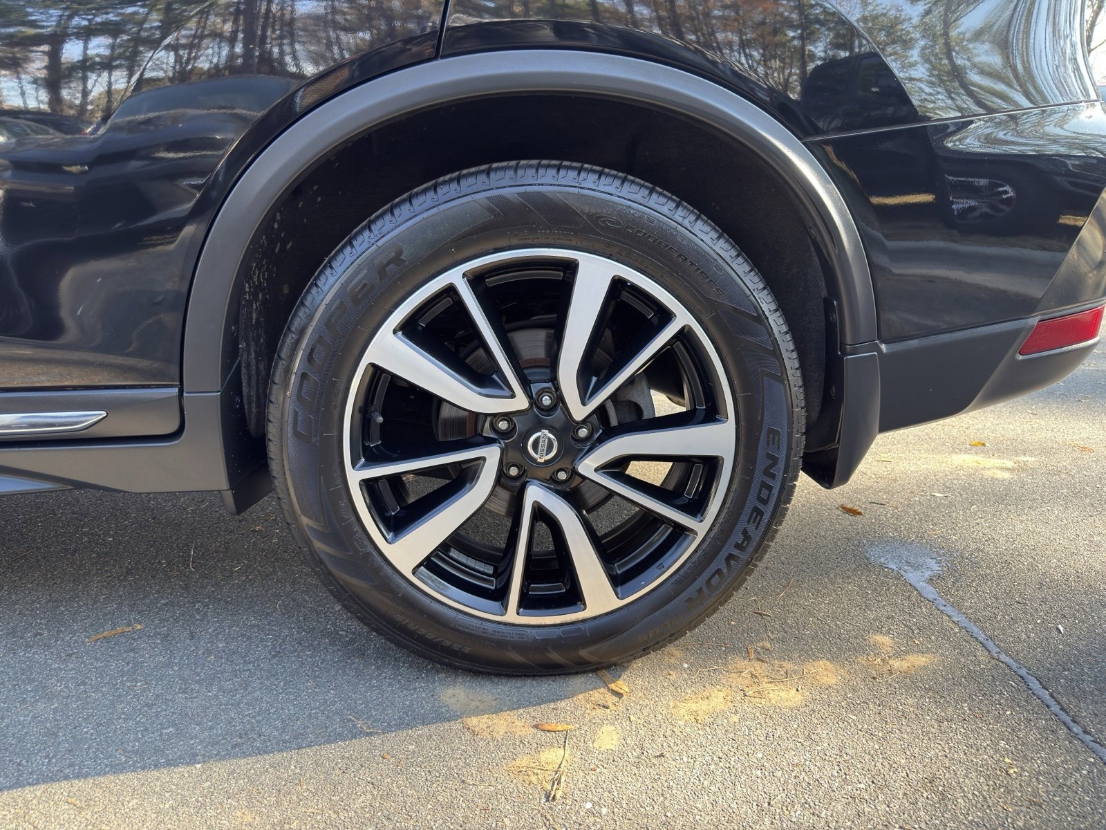 Used 2018 Nissan Rogue SL w/ Premium Package image 14