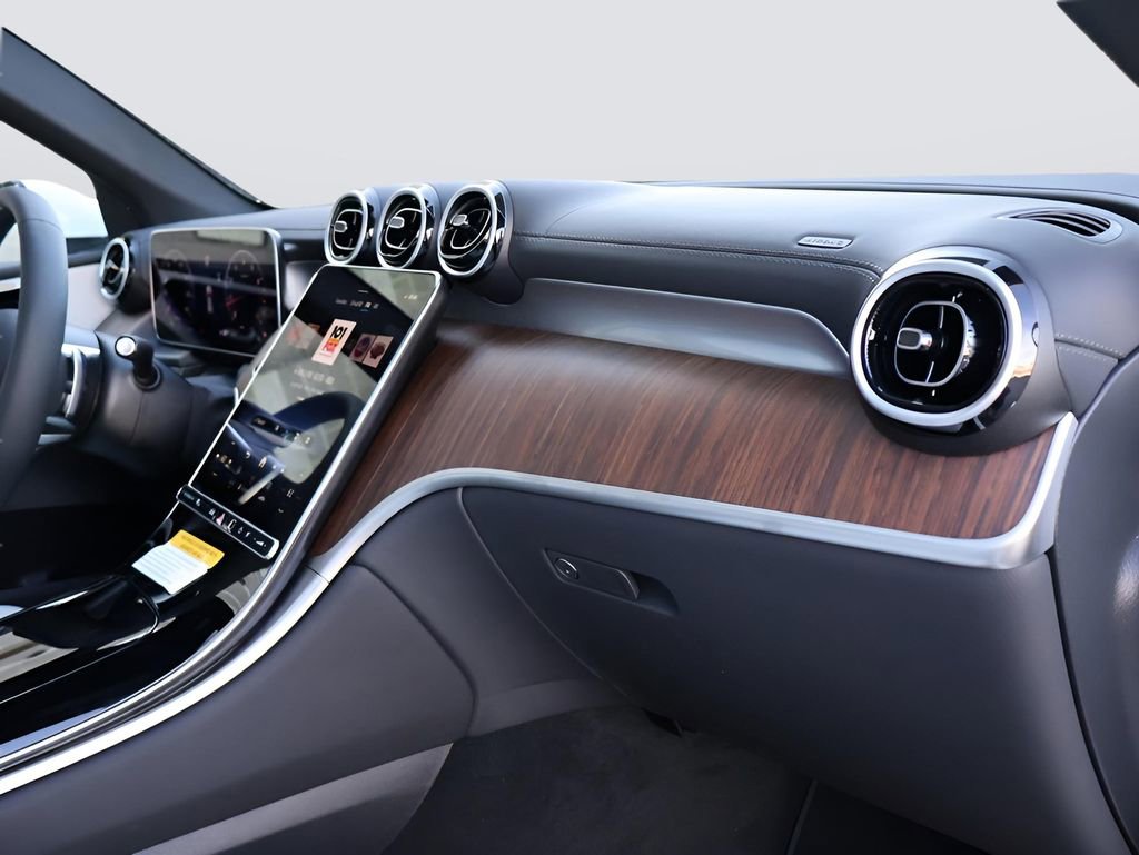 Certified 2025 Mercedes-Benz GLC 300 4MATIC image 11