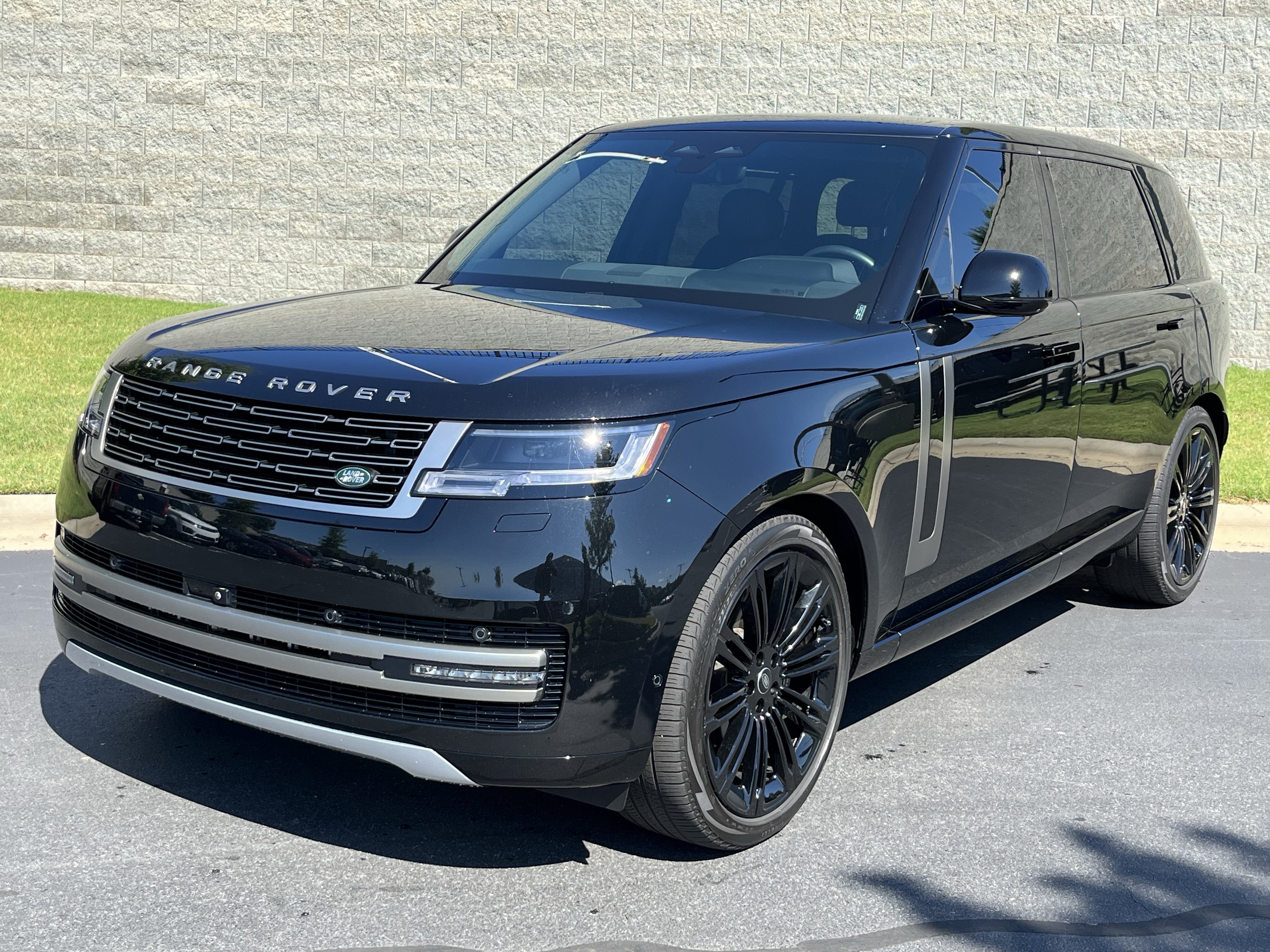 Certified 2024 Land Rover Range Rover Long Wheelbase SE AWD/4WD image 2