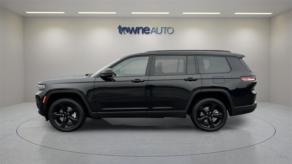 Used 2025 Jeep Grand Cherokee L Altitude image 2