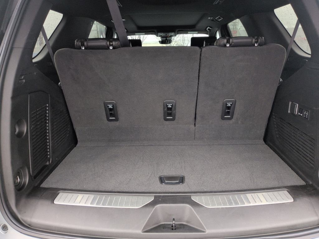 Used 2023 Chevrolet Tahoe High Country w/ Advanced Technology Package AWD/4WD image 23