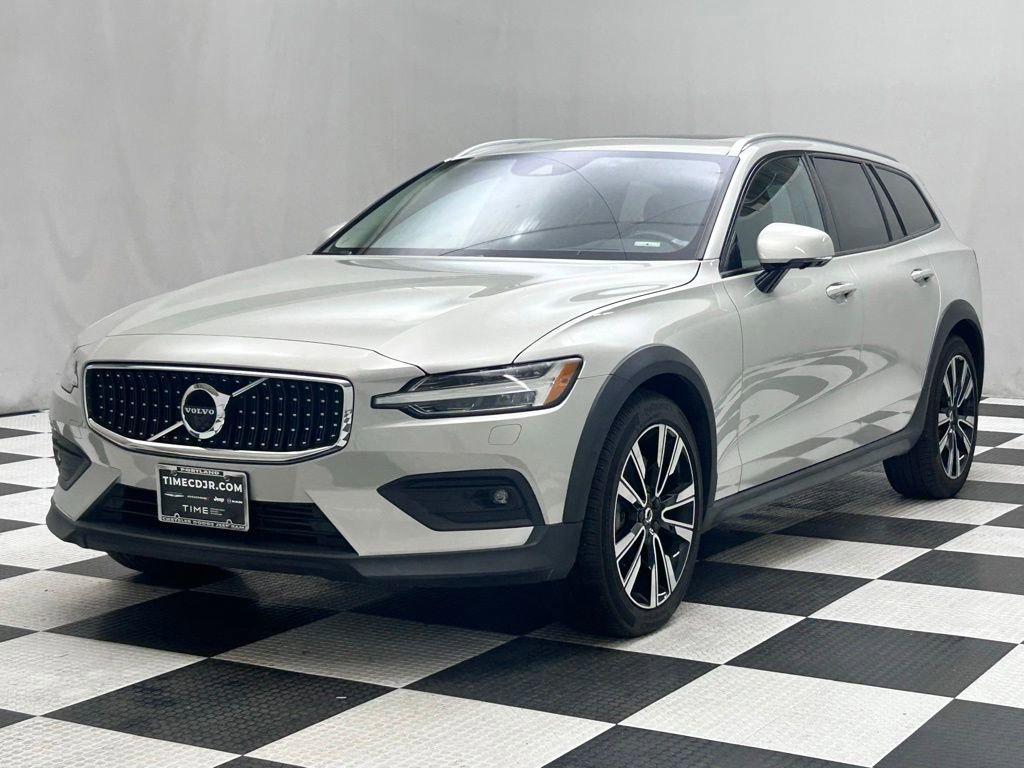 Used 2020 Volvo V60 T5 Cross Country AWD/4WD image 4