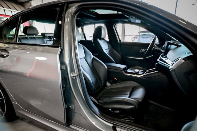 Used 2023 BMW 330i xDrive Sedan w/ M Sport Package image 25