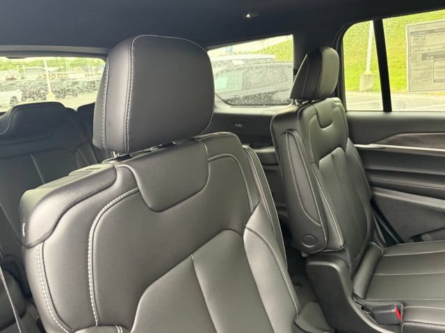 New 2026 Jeep Grand Cherokee L Limited w/ Limited Altitude Package AWD/4WD image 34