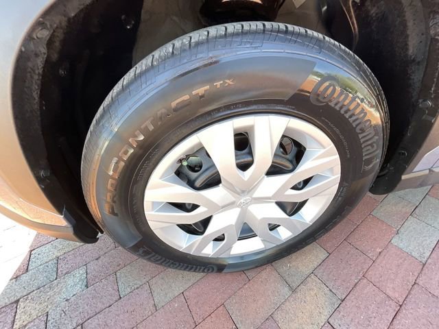 Used 2024 Toyota Corolla Cross L image 30