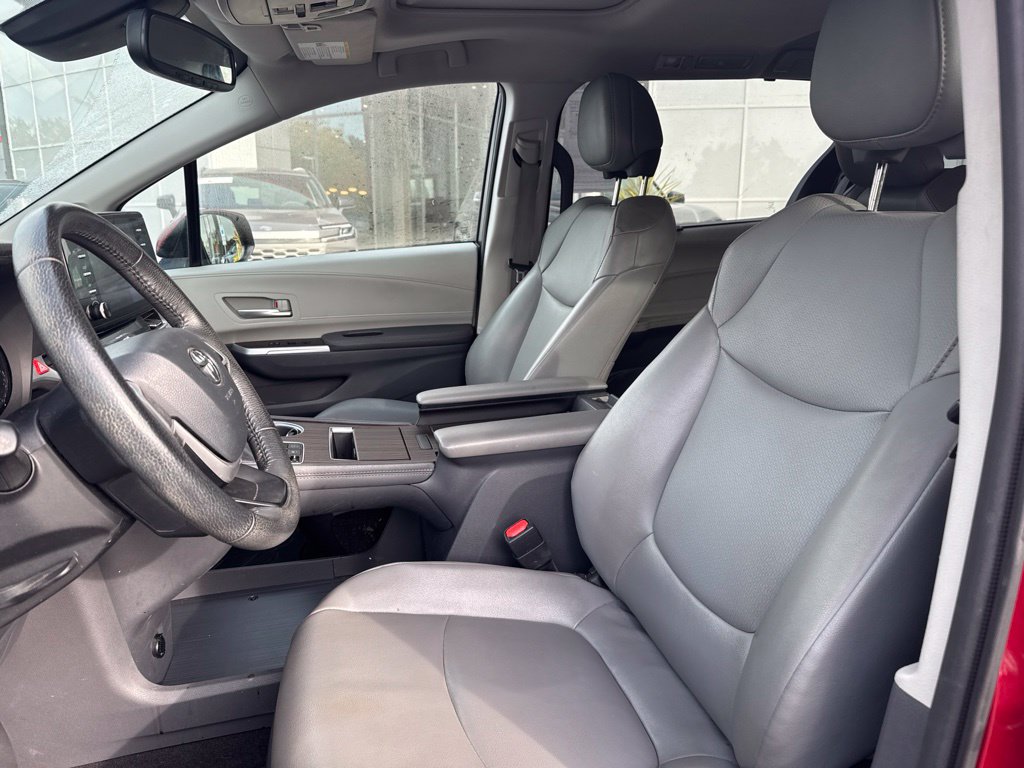 Certified 2022 Toyota Sienna XLE w/ XLE Plus Package FWD image 9