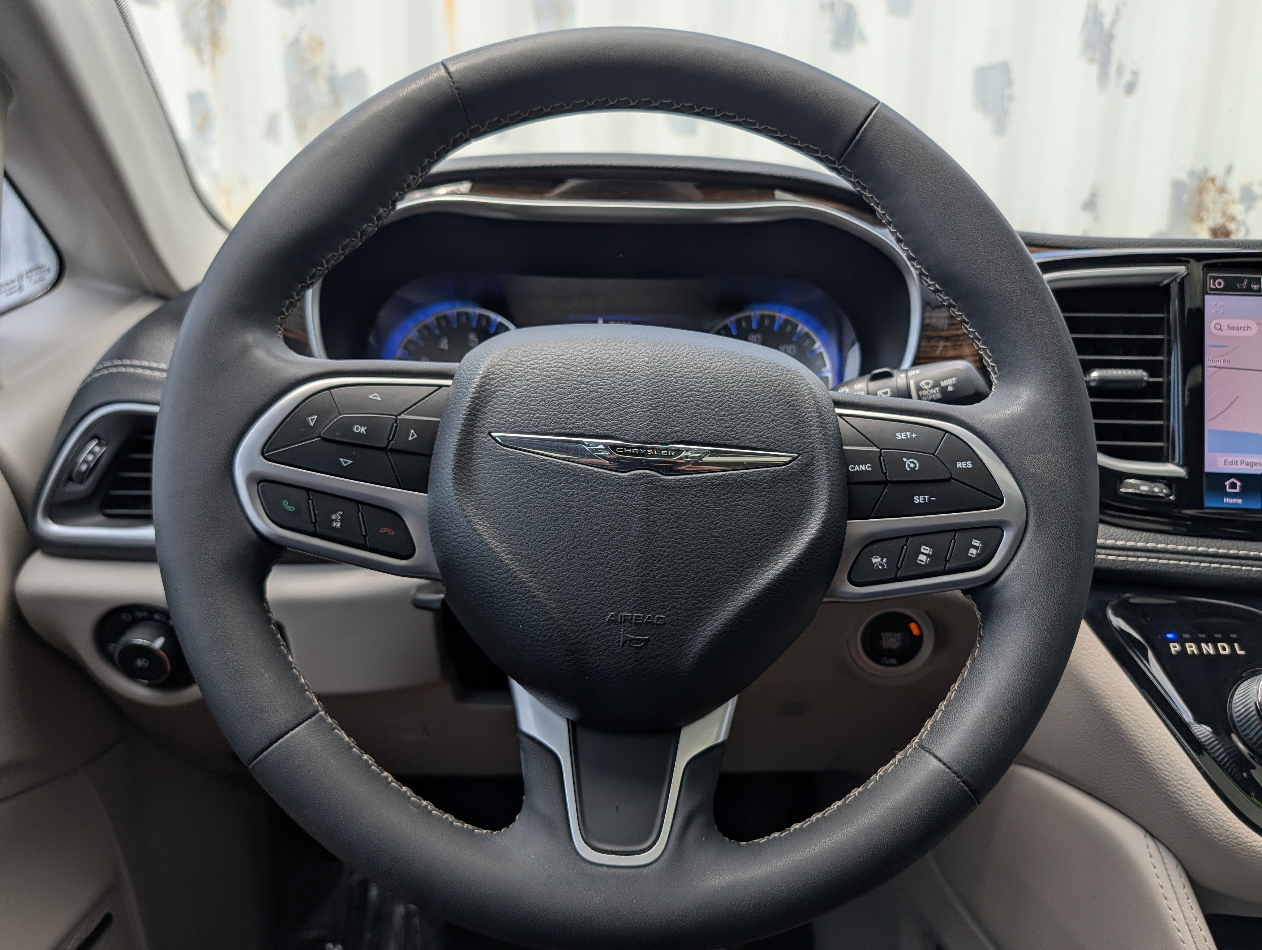 Used 2022 Chrysler Pacifica Limited FWD image 29