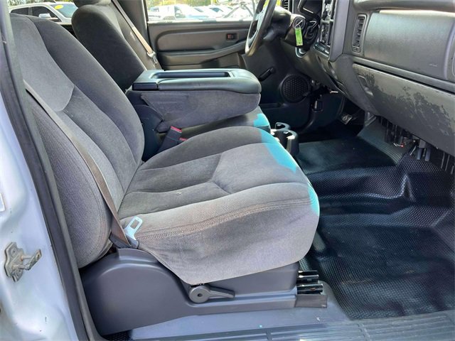 Used 2005 GMC Sierra 3500 W/T image 23