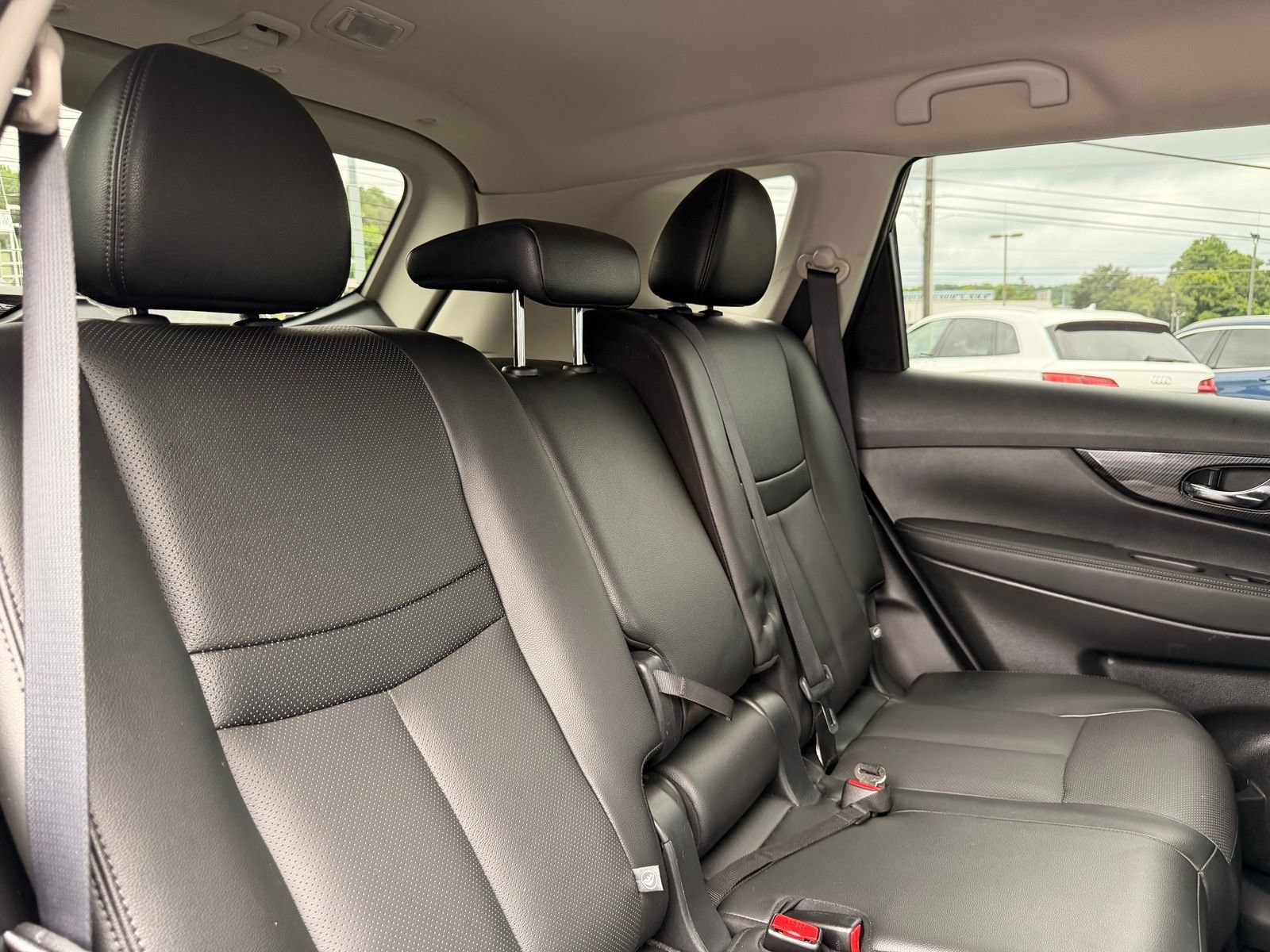 Used 2017 Nissan Rogue SL AWD/4WD image 32