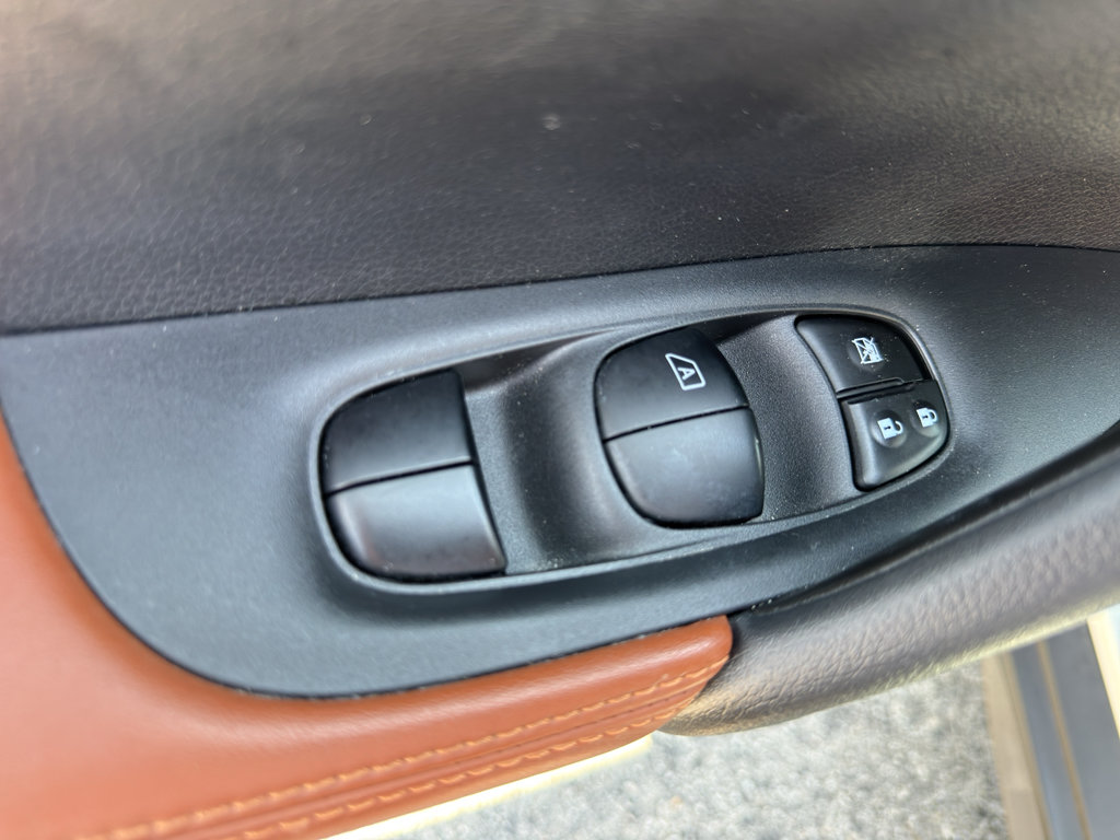 Used 2018 Nissan Rogue SL w/ Premium Package AWD/4WD image 12