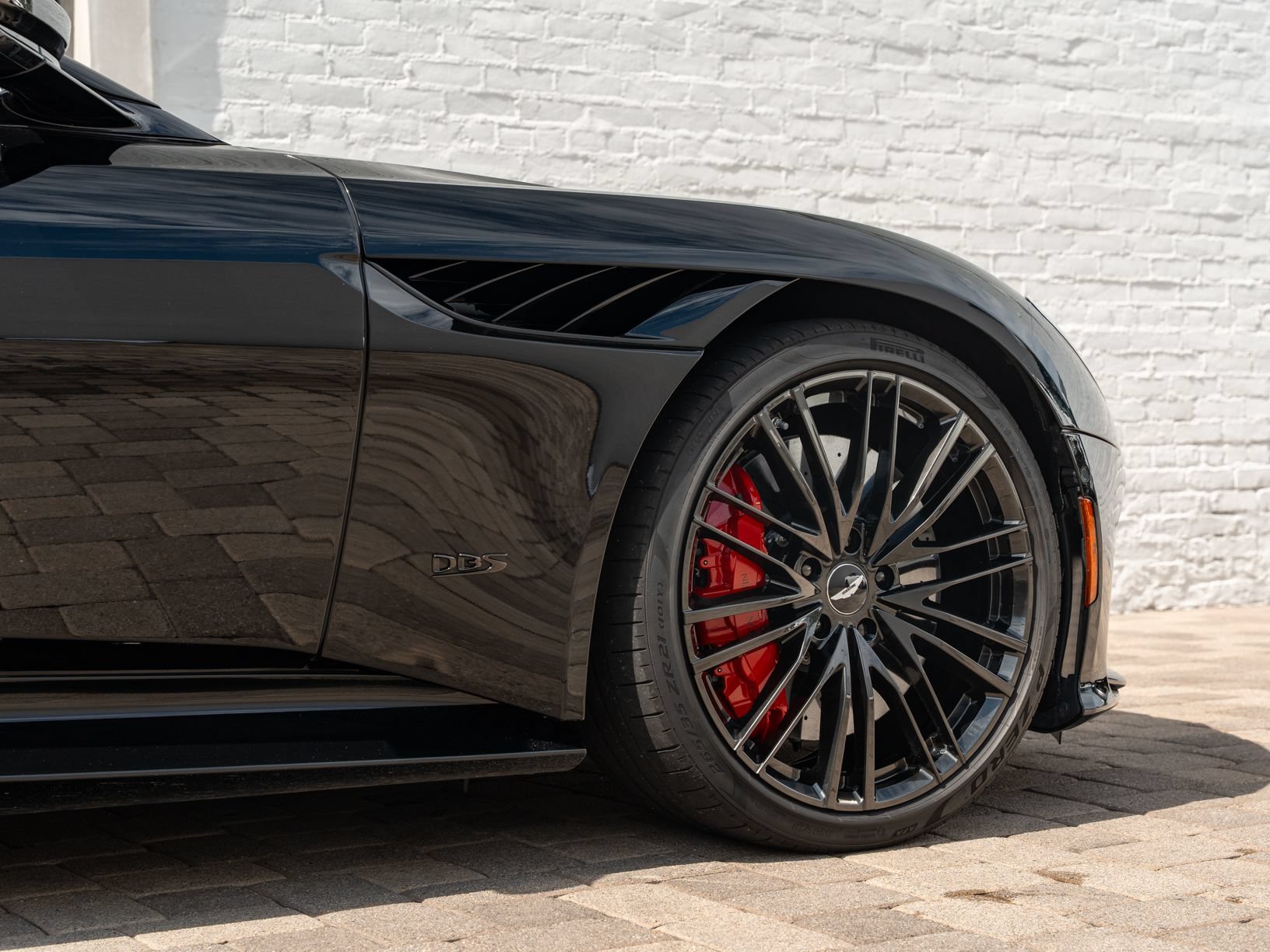 Used 2023 Aston Martin DBS Superleggera Volante RWD image 9
