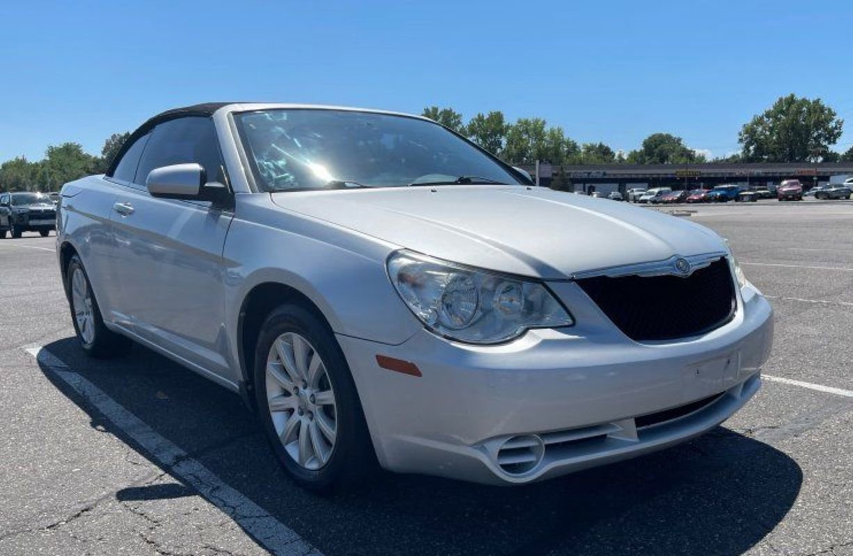 Used 2010 Chrysler Sebring Touring image 2