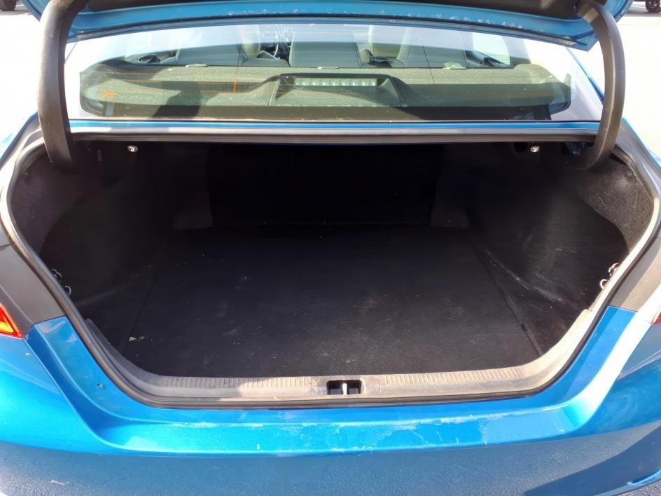 Used 2019 Toyota Camry L image 11