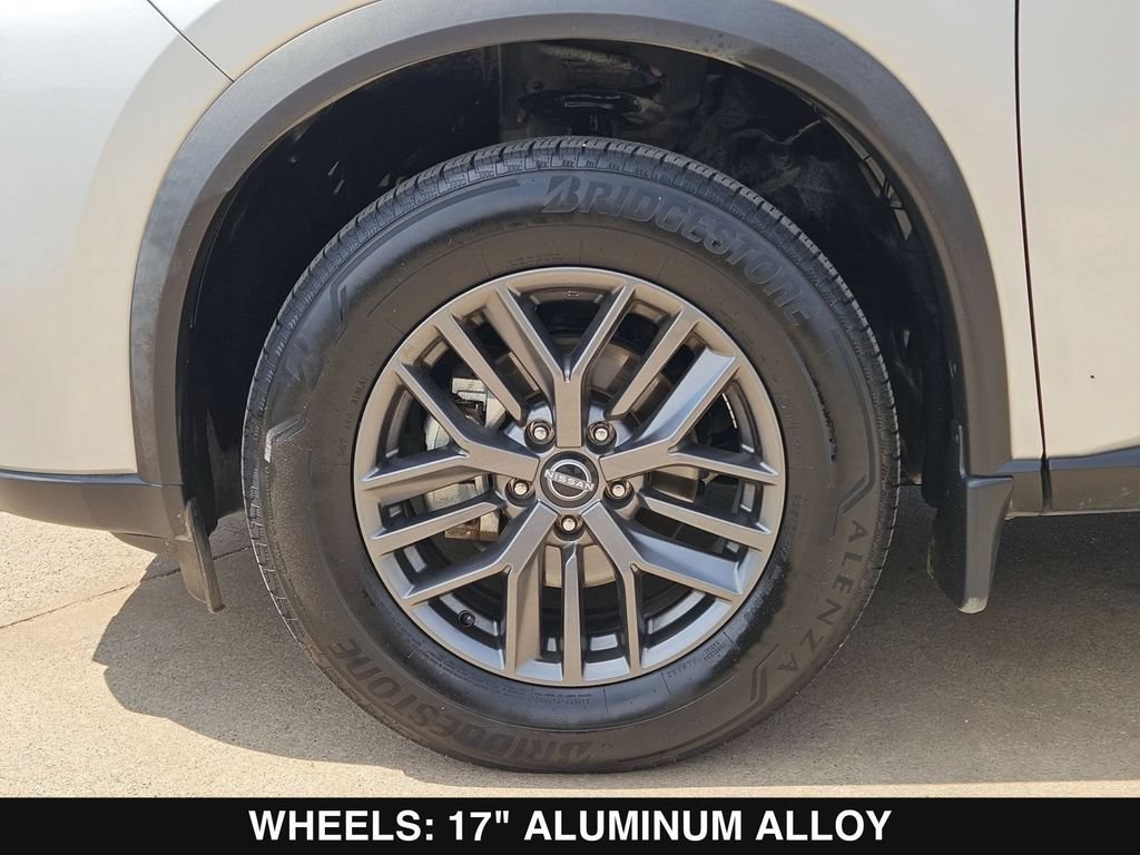 Used 2024 Nissan Rogue S FWD image 11