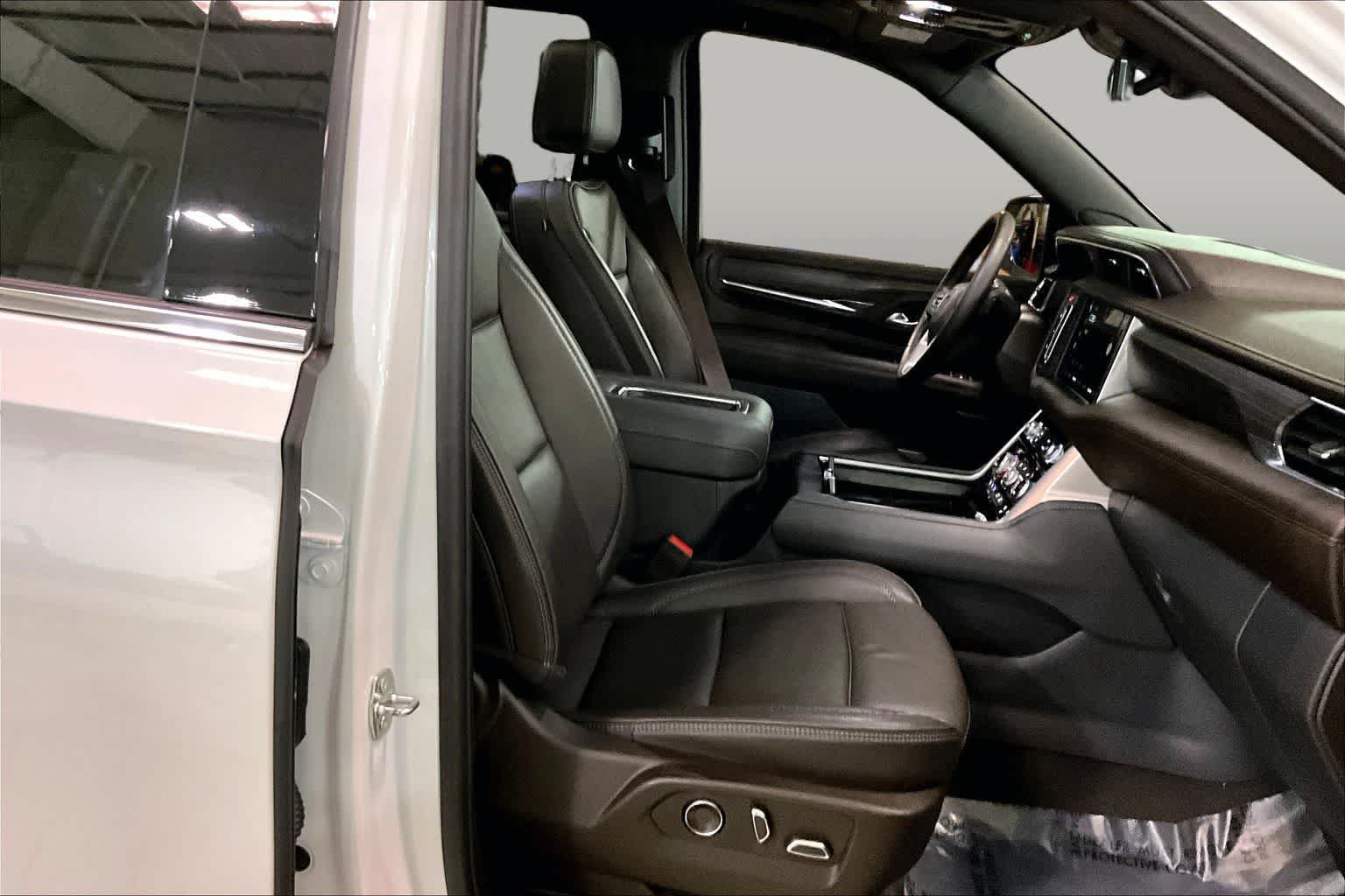 Used 2024 GMC Yukon Denali AWD/4WD image 8