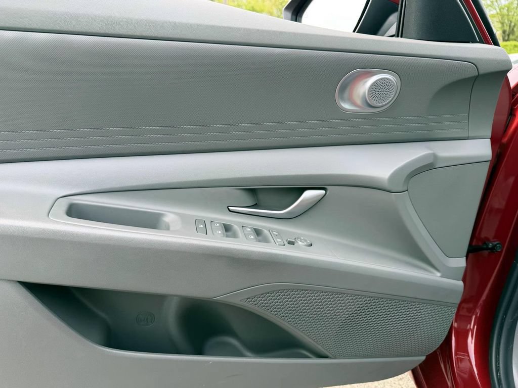 Certified 2024 Hyundai Elantra SE FWD image 20