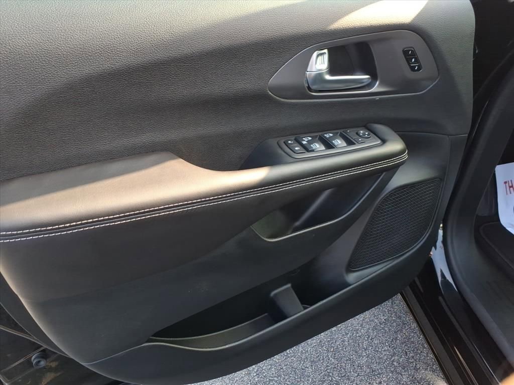 New 2026 Chrysler Pacifica Select image 11