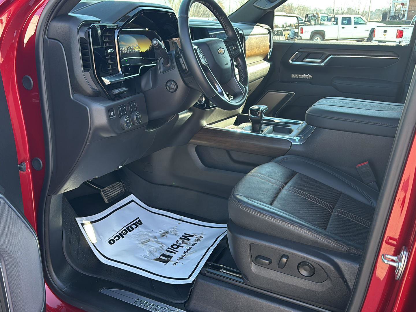 Used 2025 Chevrolet Silverado 1500 High Country w/ Technology Package image 18