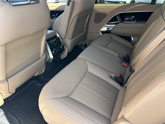 New 2026 Land Rover Range Rover Long Wheelbase SE AWD/4WD image 9