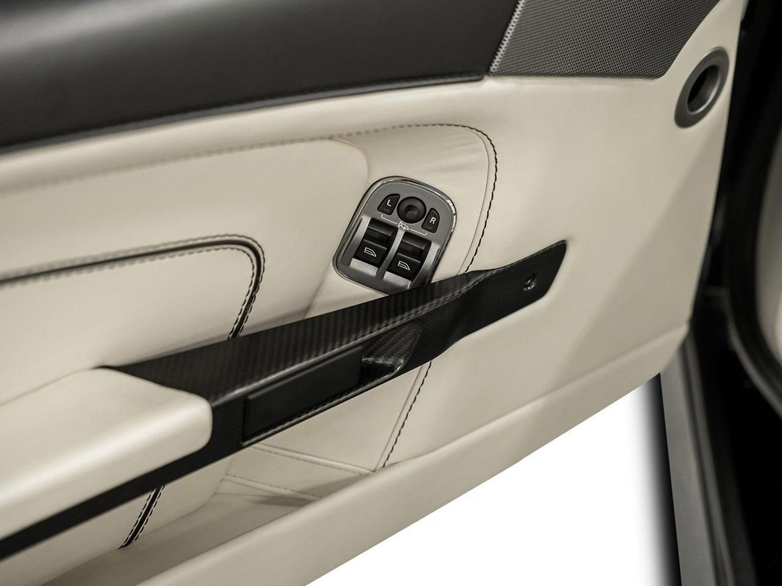 Used 2015 Aston Martin DB9 Volante image 57