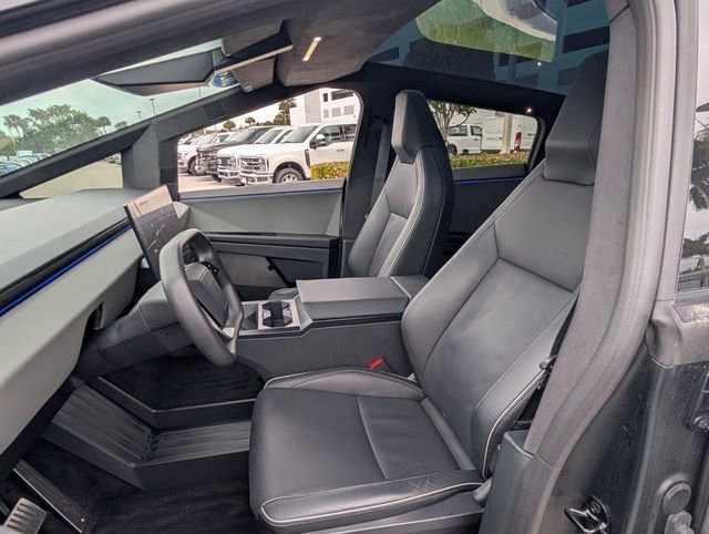 Used 2024 Tesla Cybertruck AWD Crew Cab image 5