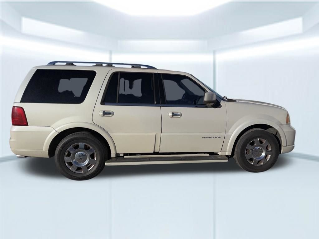 Used 2005 Lincoln Navigator Luxury image 14