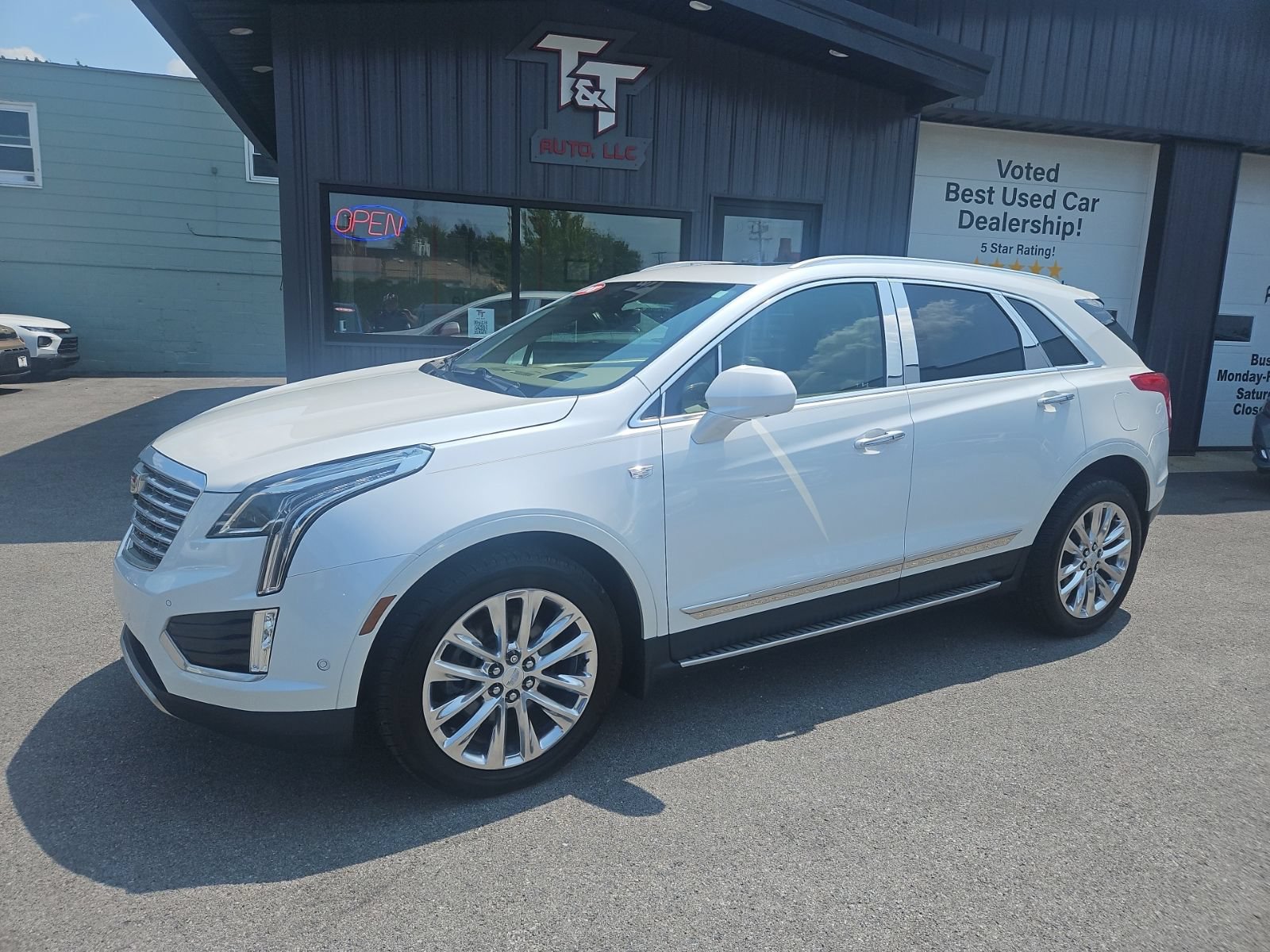Used 2018 Cadillac XT5 Platinum w/ Driver Assist Package AWD/4WD image 2