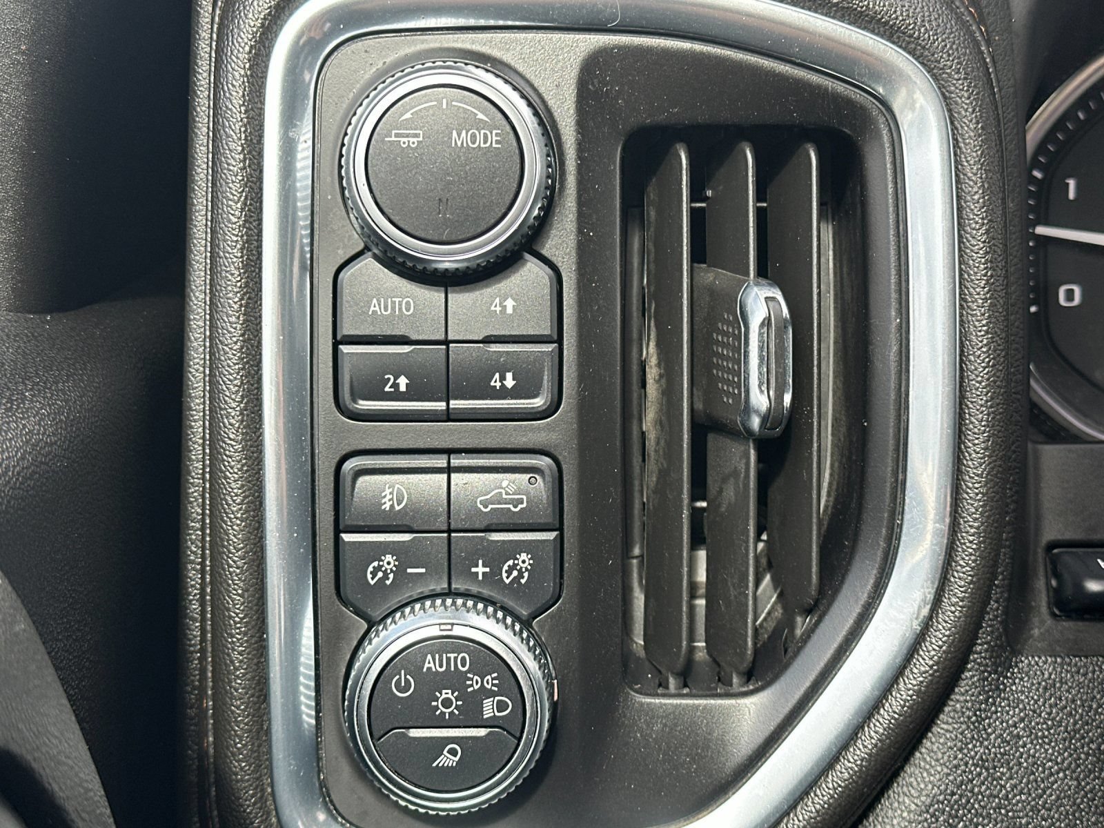 Used 2023 GMC Sierra 3500 AT4 w/ AT4 Preferred Package AWD/4WD image 32