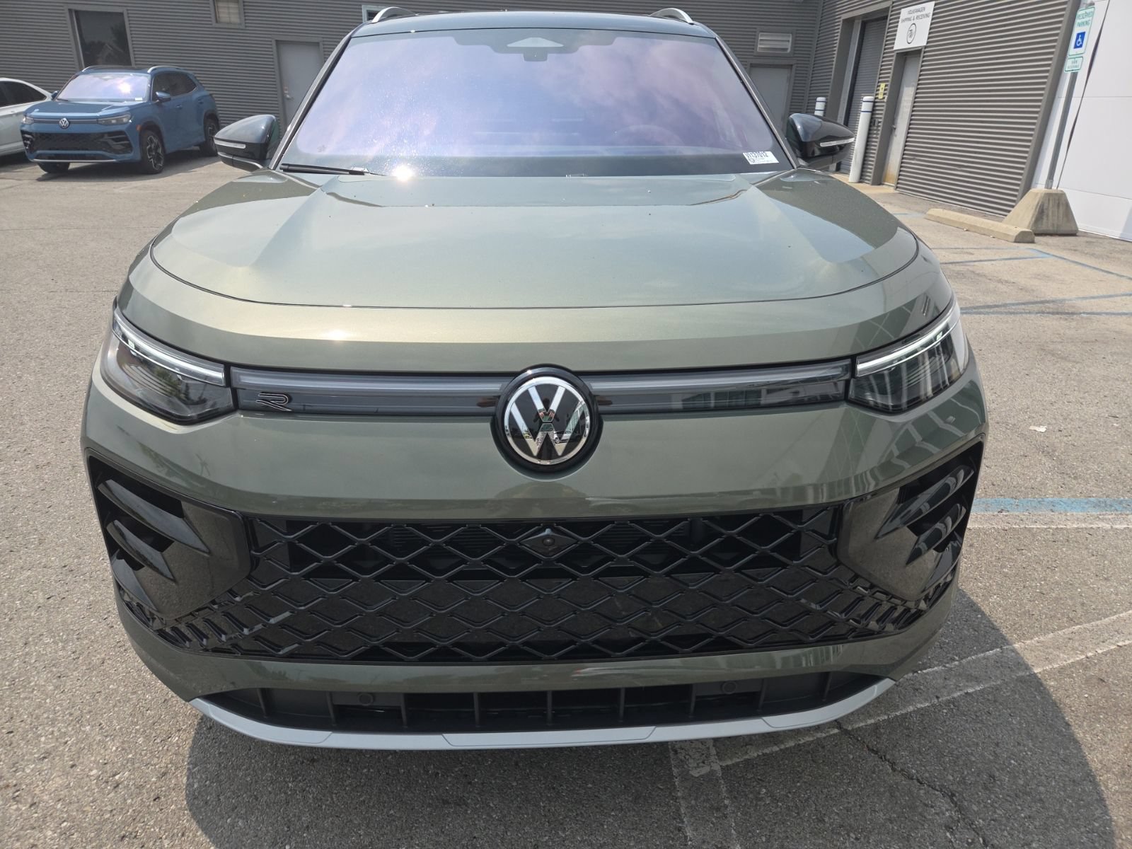 New 2026 Volkswagen Tiguan SEL R-Line AWD/4WD image 4