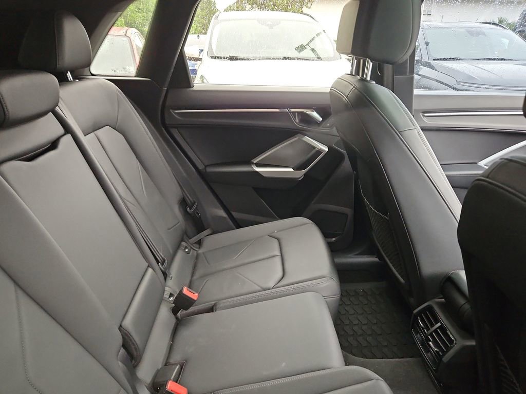 Used 2022 Audi Q3 2.0T Premium w/ Convenience Package AWD/4WD image 11