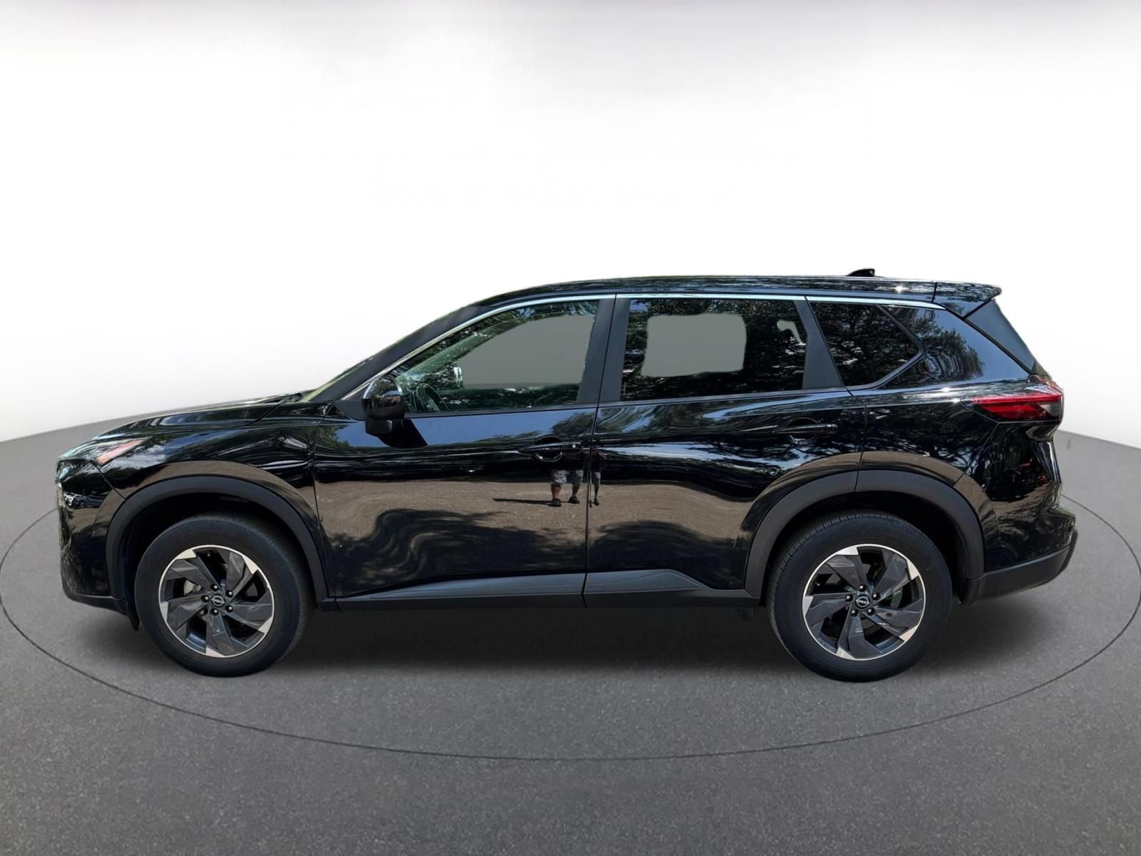 Used 2025 Nissan Rogue SV FWD image 4