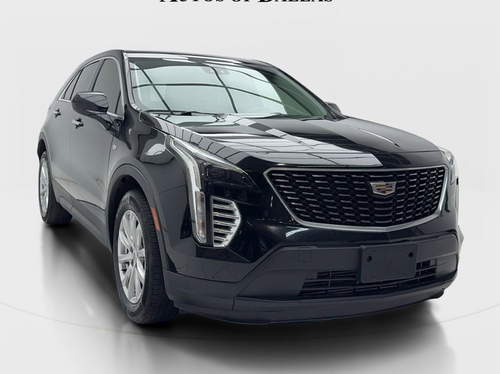 Used 2022 Cadillac XT4 Luxury w/ Cold Weather Package image 3