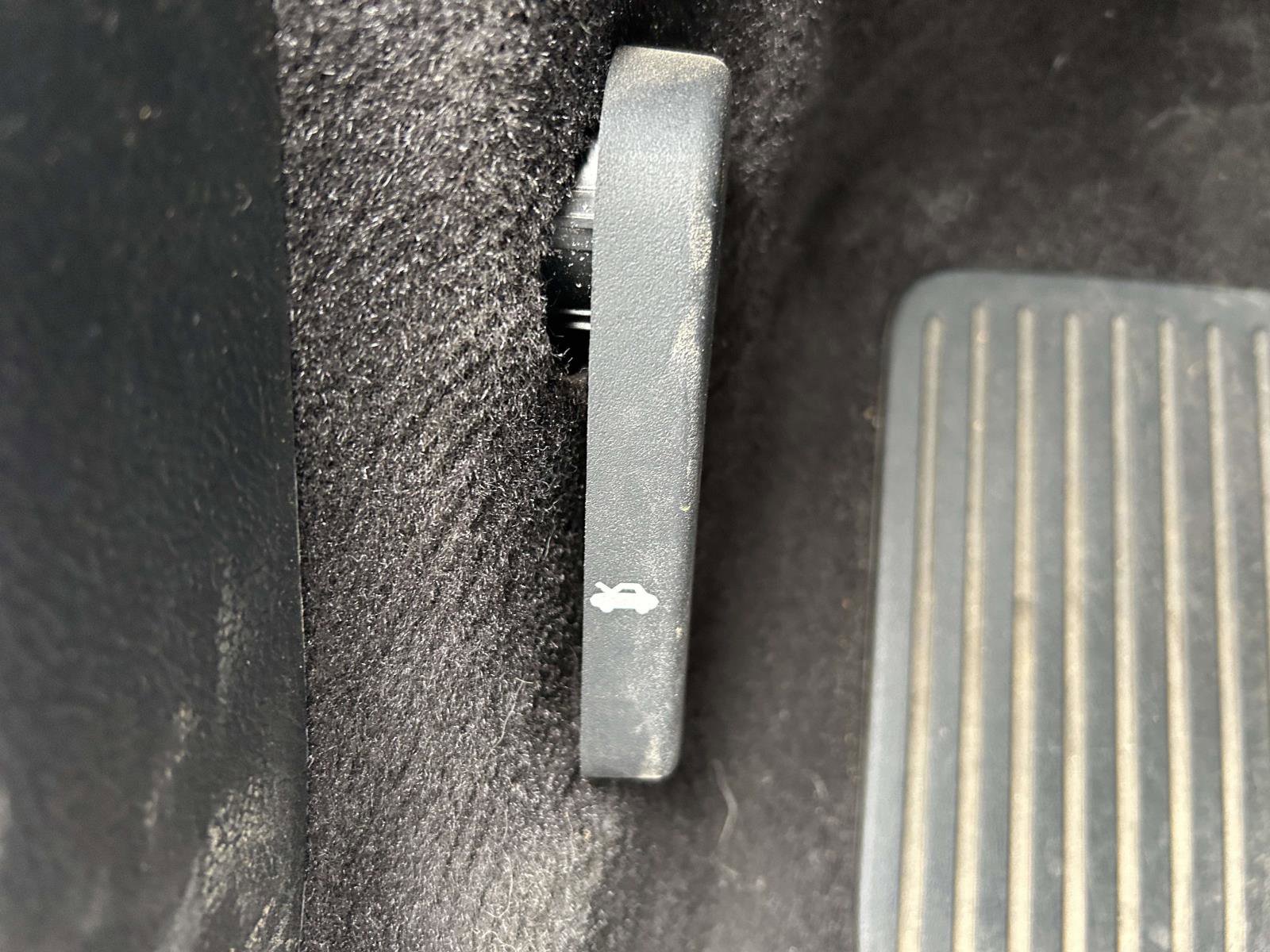 Used 2020 Ford Fusion SE FWD image 19