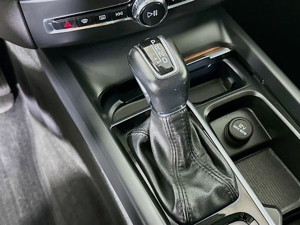 Used 2021 Volvo XC60 T5 Momentum w/ Premium Package image 22