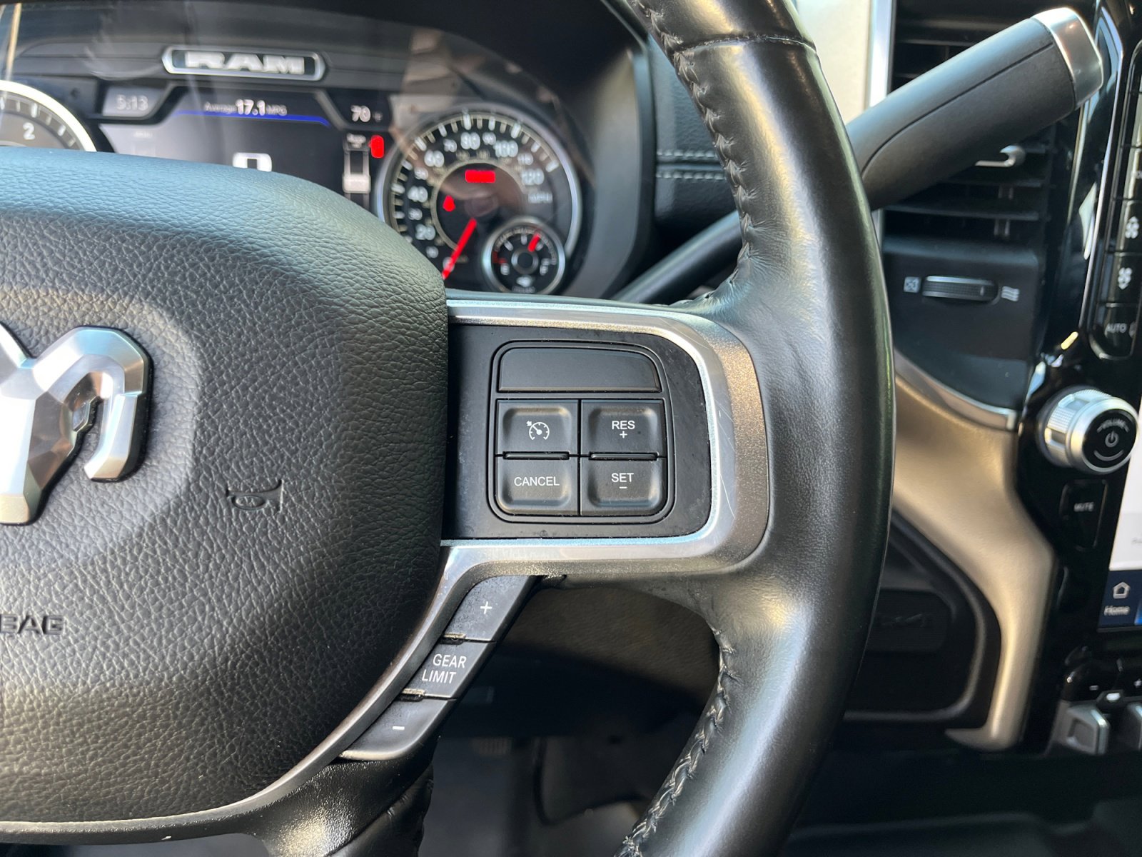 Used 2022 RAM 2500 Laramie AWD/4WD image 18